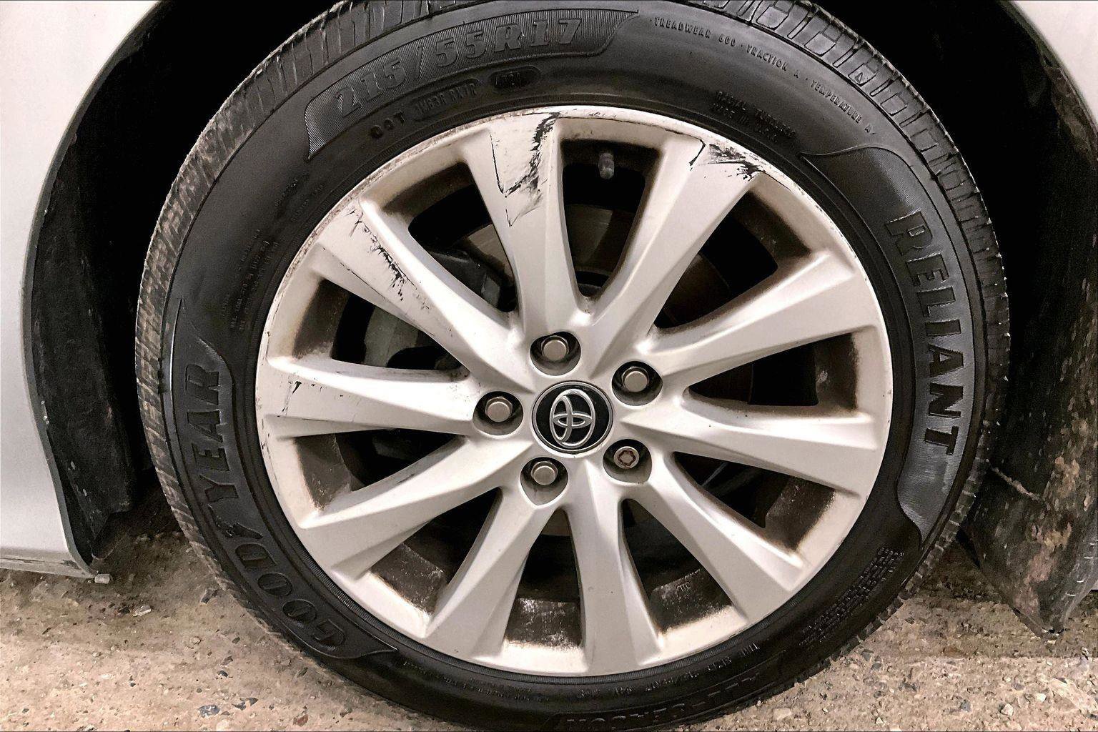 Used 2020 Toyota Camry LE image 8