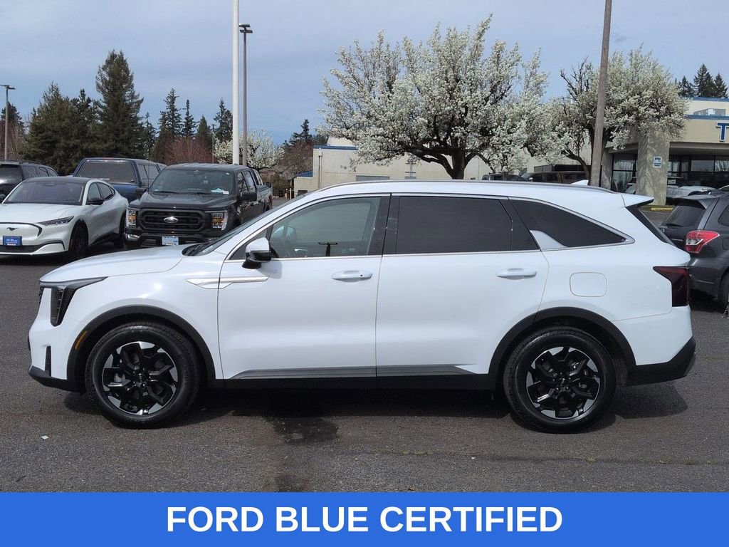 Used 2025 Kia Sorento S w/ Panoramic Sunroof Package FWD image 2