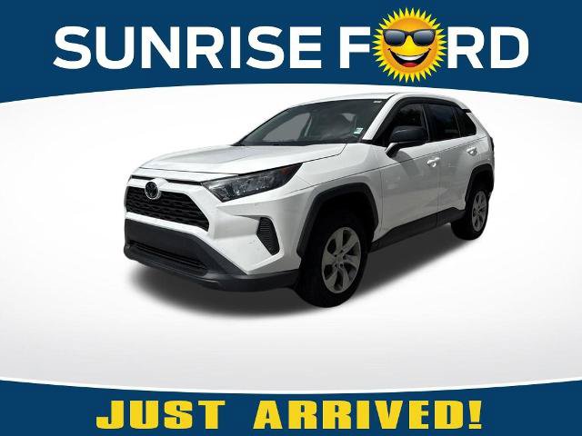 Used 2022 Toyota RAV4 LE FWD image 1