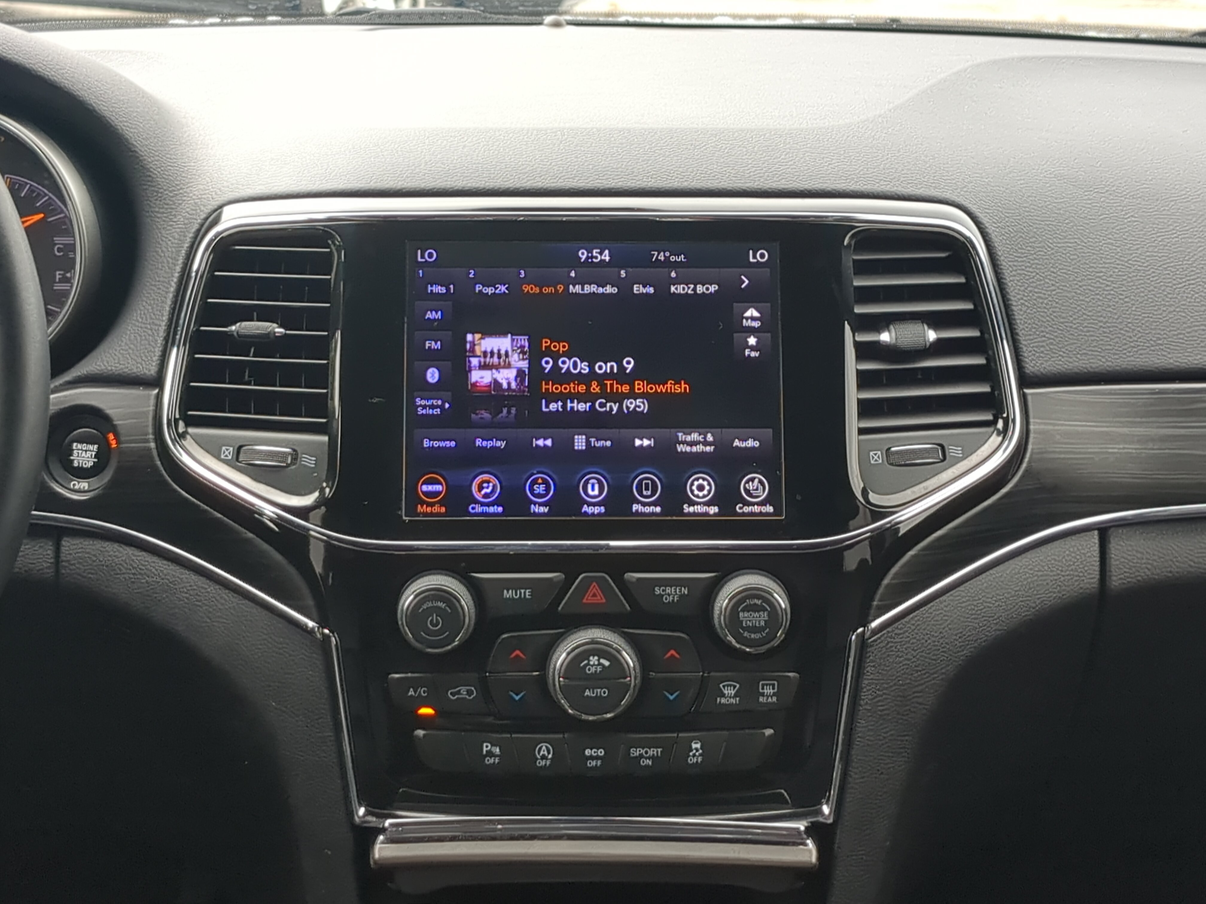 Used 2020 Jeep Grand Cherokee Limited AWD/4WD image 16