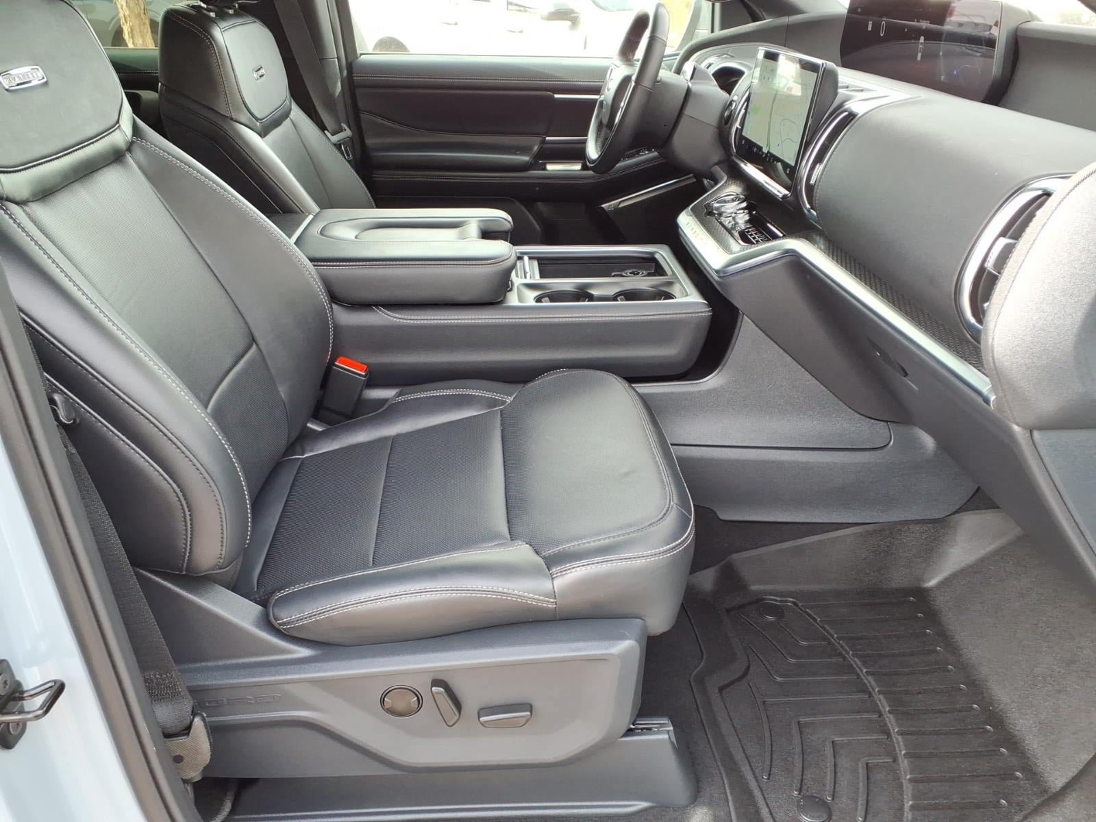 Certified 2025 Ford Expedition Platinum w/ Stealth Performance Package AWD/4WD image 11