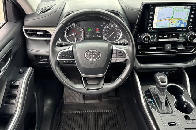 Used 2022 Toyota Highlander XLE image 16