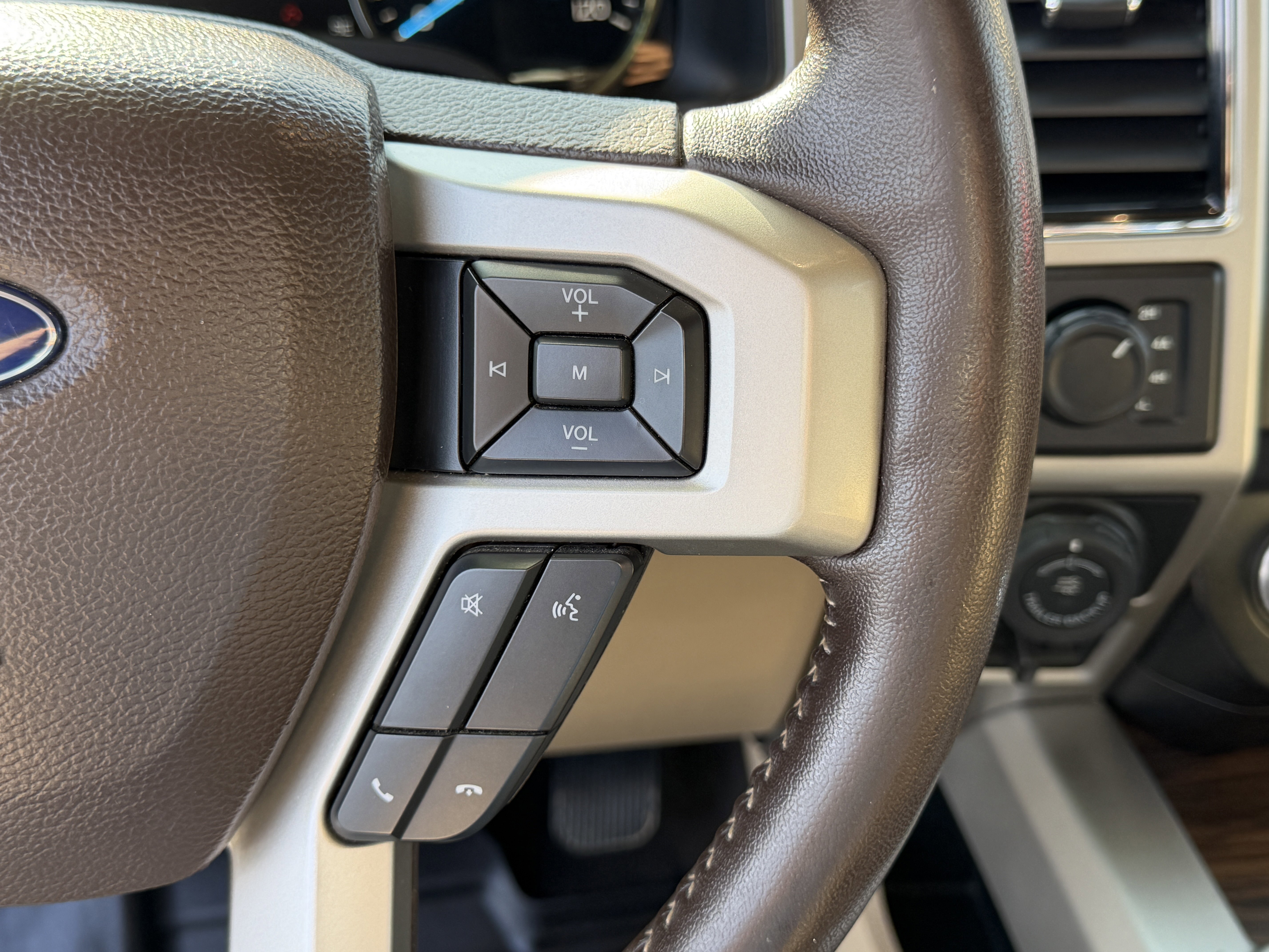 Certified 2019 Ford F150 Lariat w/ Equipment Group 502A Luxury image 15