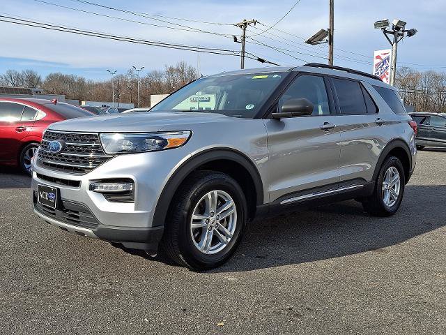 Certified 2023 Ford Explorer XLT w/ Equipment Group 202A AWD/4WD image 3