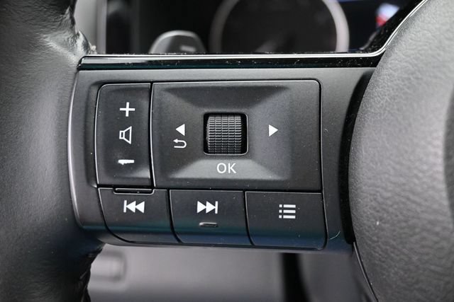 Used 2022 Nissan Pathfinder SL AWD/4WD image 17