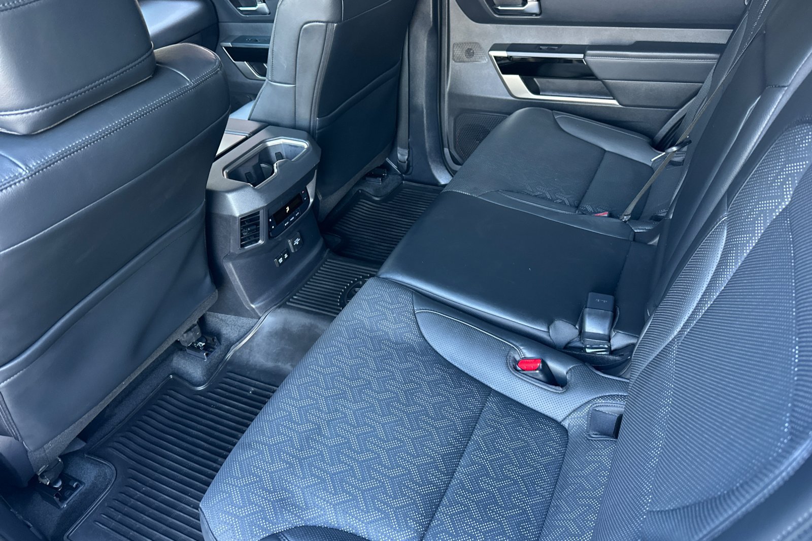 Used 2025 Toyota Sequoia Limited w/ Tow Technology Package AWD/4WD image 14