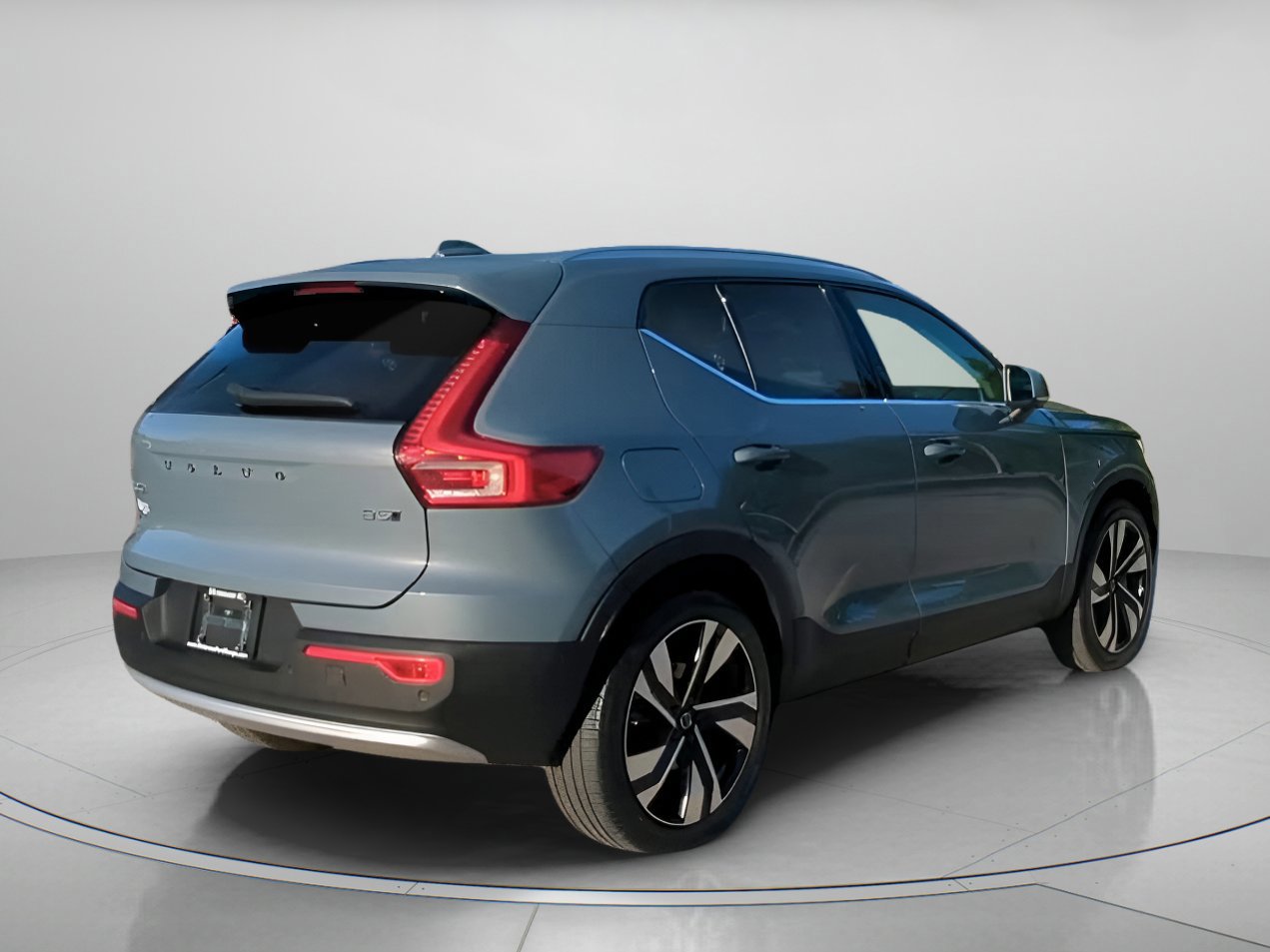 Used 2023 Volvo XC40 B5 Plus w/ Protection Package Premier image 23