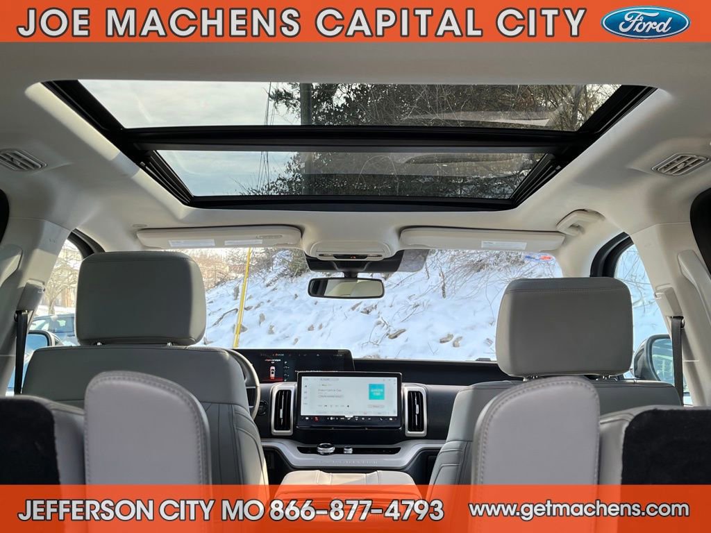 Certified 2025 Ford Expedition Active image 11