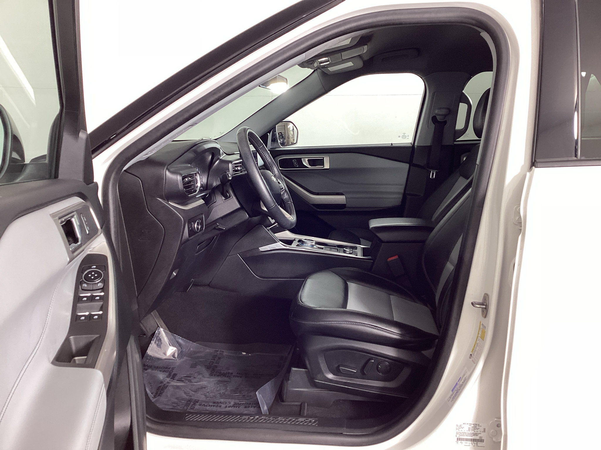 Certified 2024 Ford Explorer XLT w/ Equipment Group 202A AWD/4WD image 17