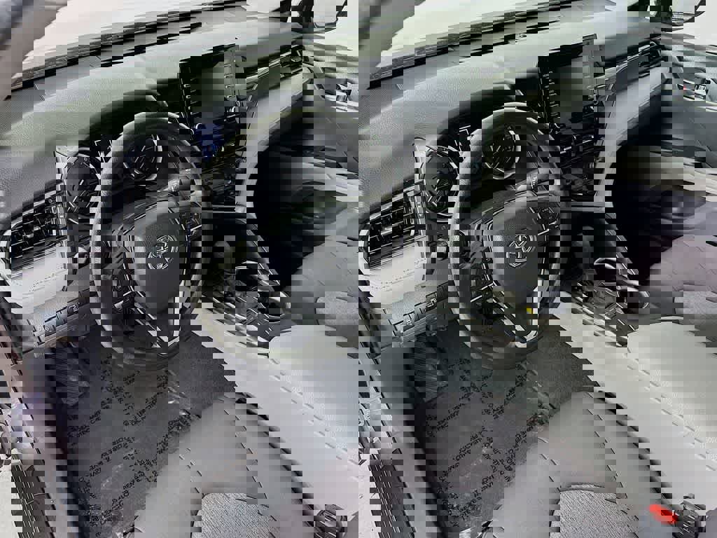 Used 2022 Toyota Camry LE image 2