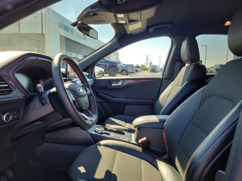 Certified 2025 Ford Escape ST-Line AWD/4WD image 18