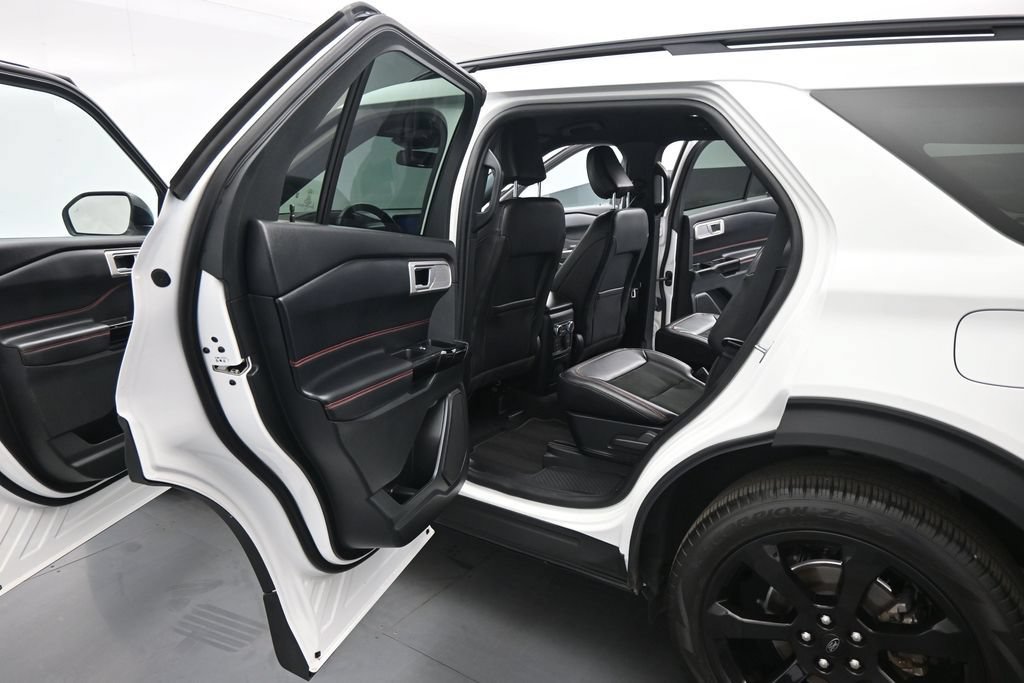 Certified 2023 Ford Explorer ST-Line w/ Class IV Trailer Tow Package RWD image 18