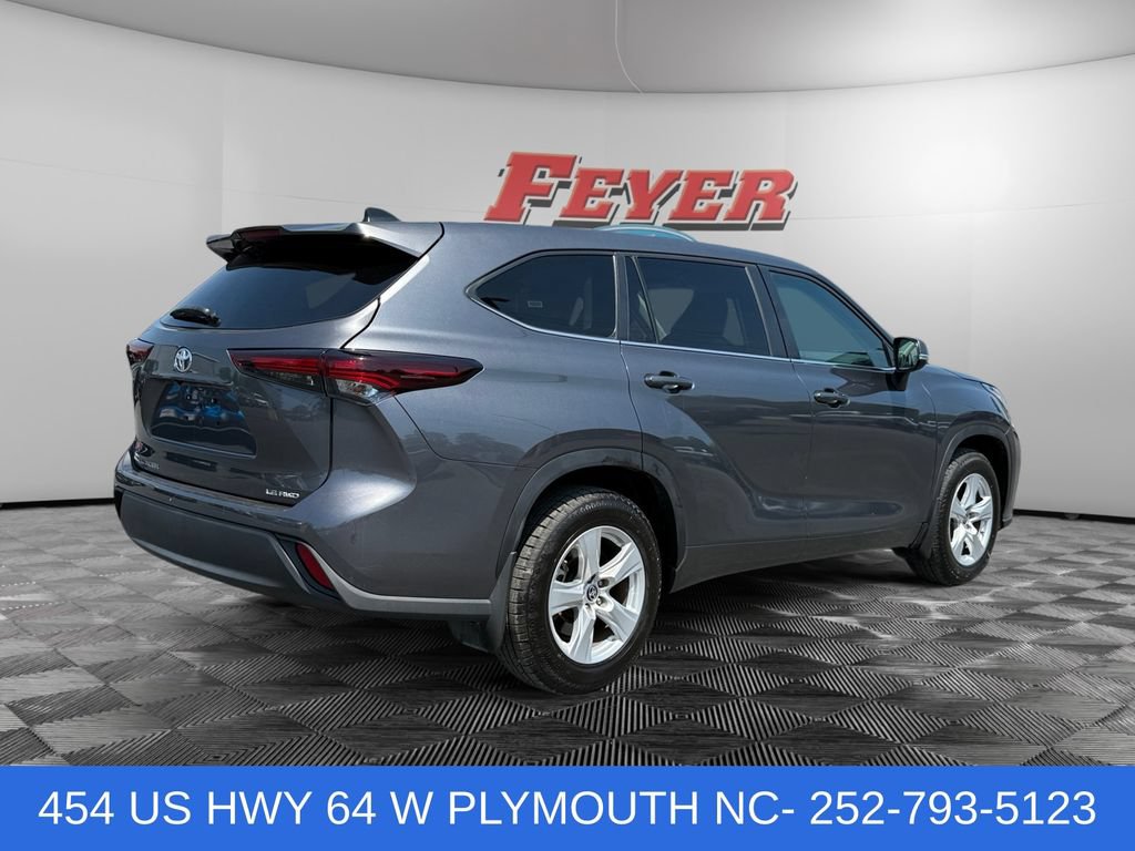 Used 2024 Toyota Highlander LE AWD/4WD image 5