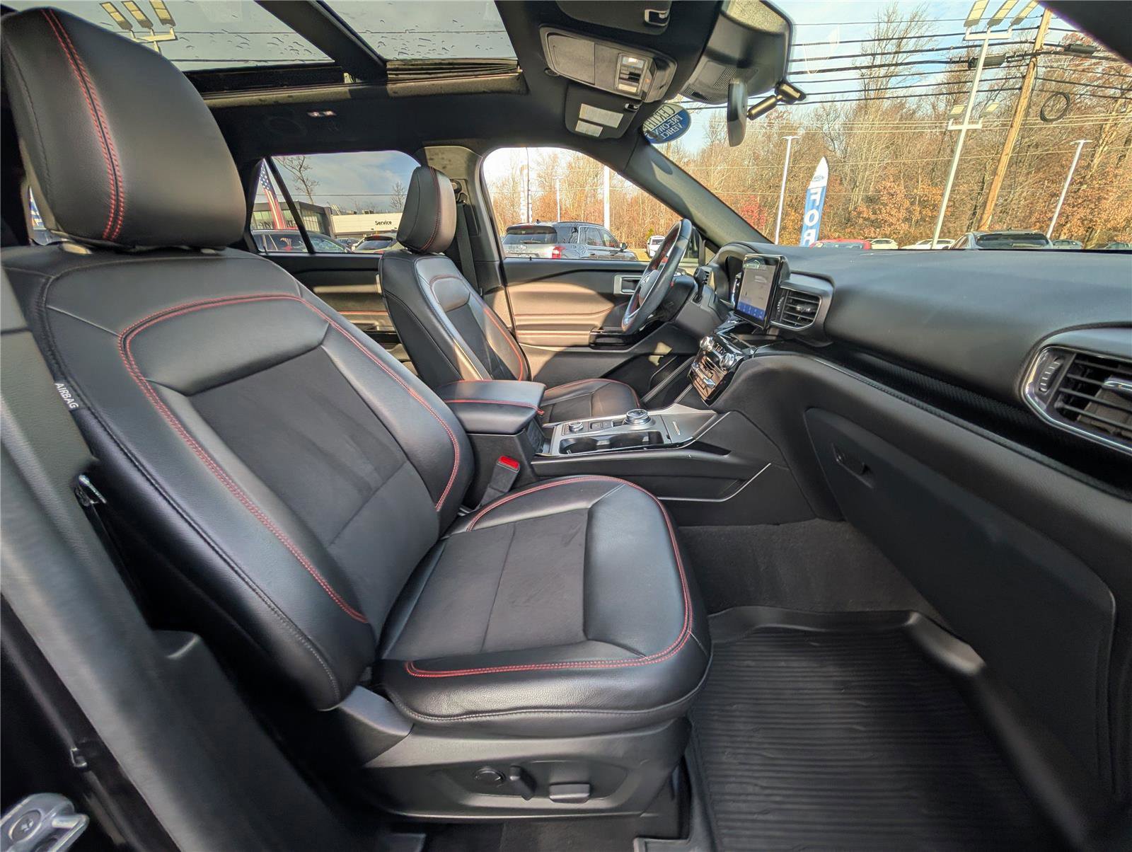 Certified 2023 Ford Explorer ST-Line w/ Class IV Trailer Tow Package image 10