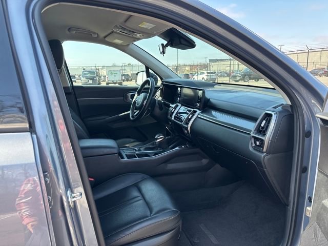 Used 2023 Kia Sorento S image 9