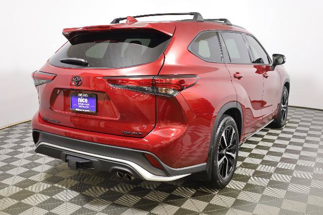 Used 2022 Toyota Highlander XSE AWD/4WD image 5