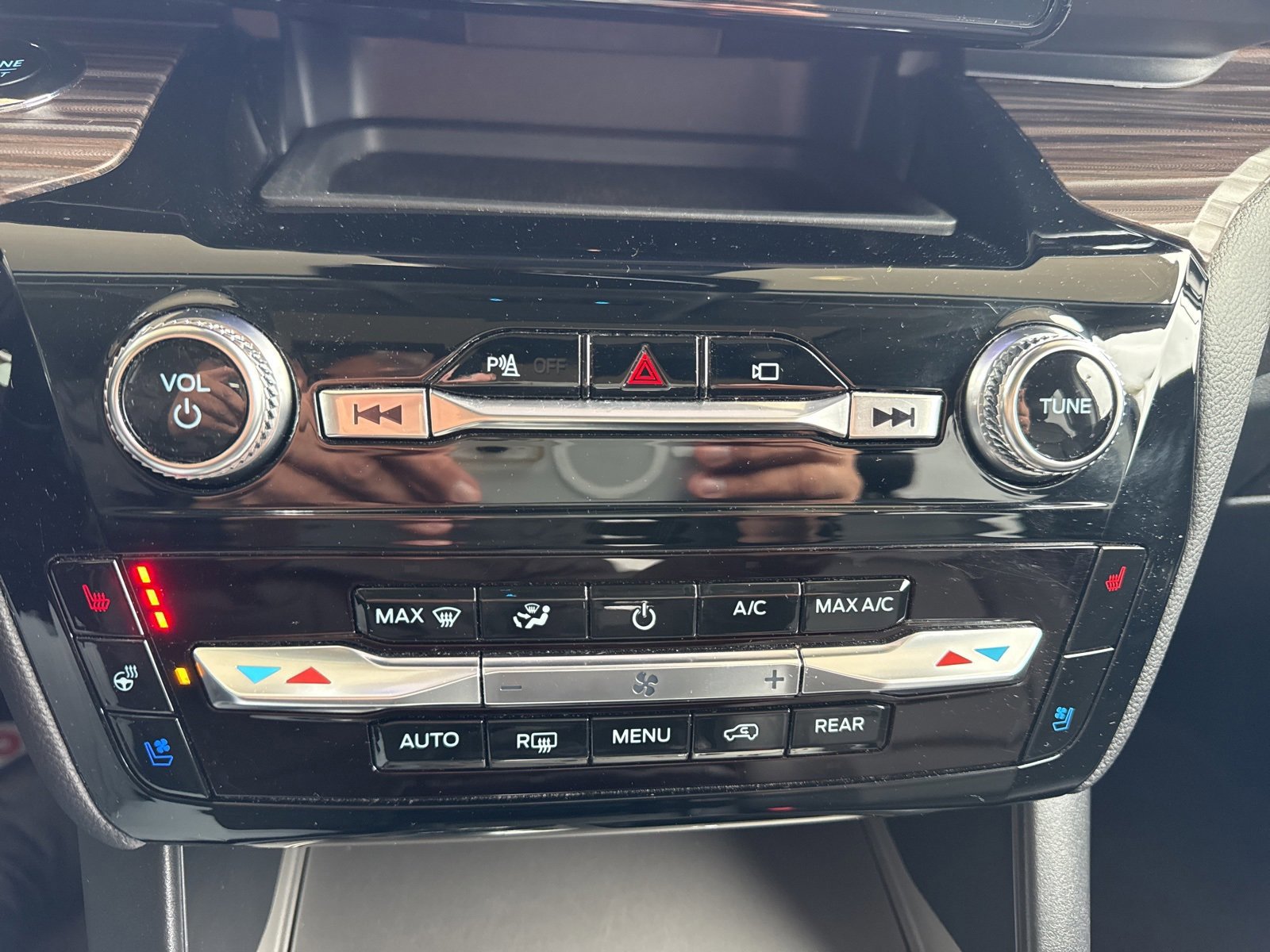 Certified 2022 Ford Explorer Limited w/ Equipment Group 301A image 28