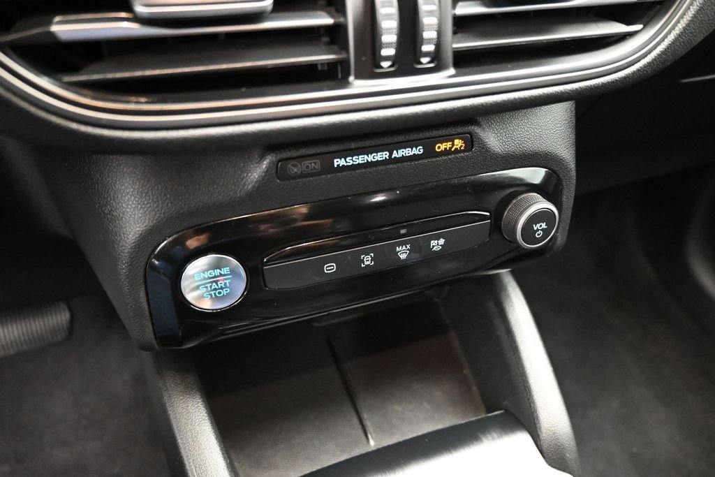 Certified 2023 Ford Escape SE FWD image 17