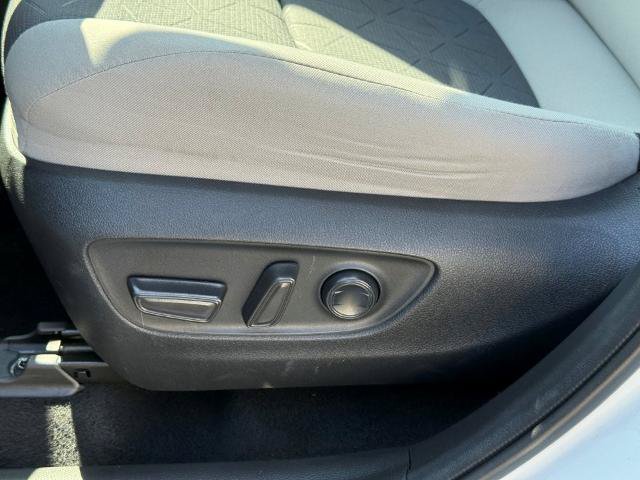Used 2020 Toyota RAV4 XLE AWD/4WD image 14