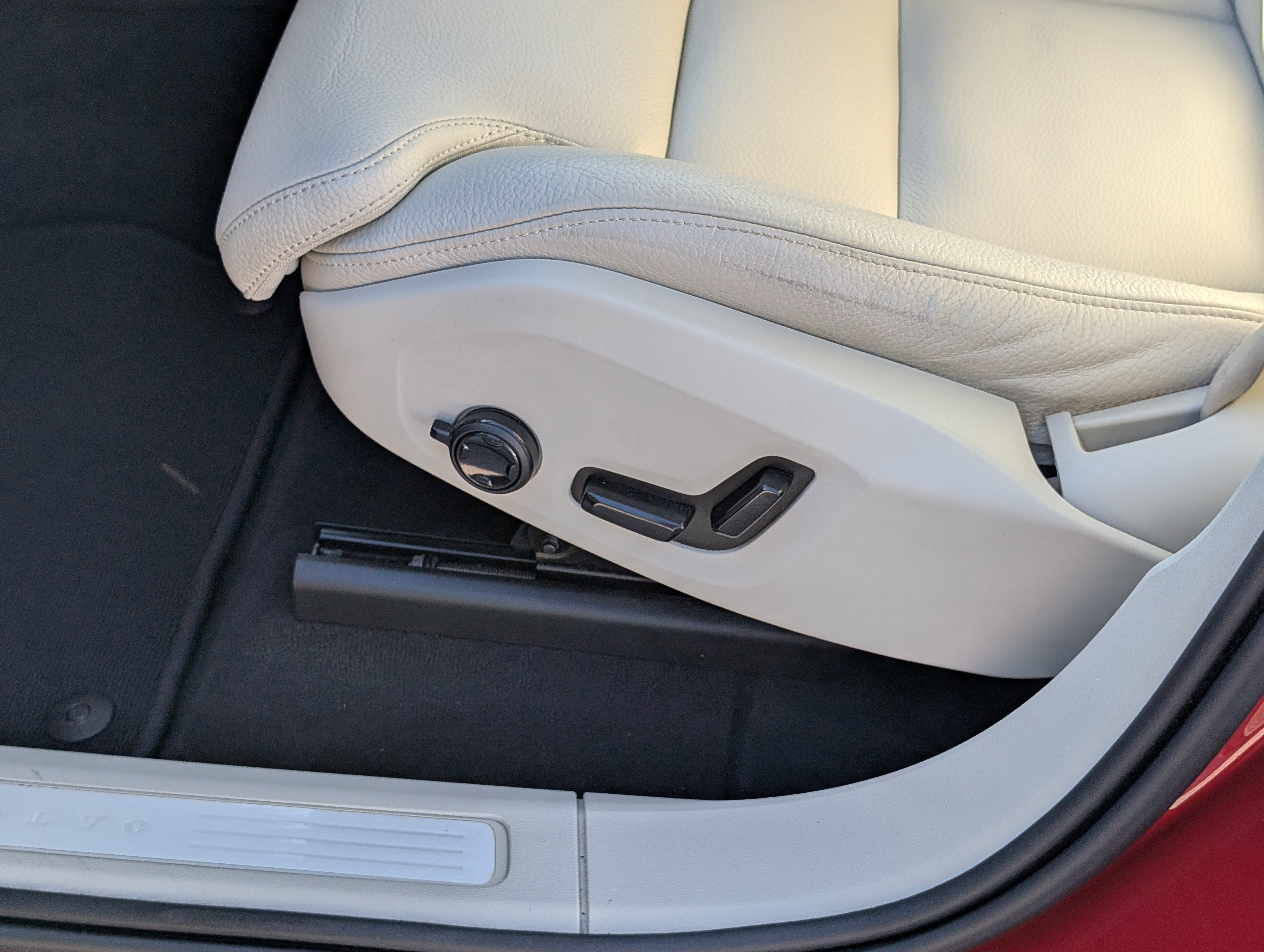 Used 2020 Volvo XC60 T5 Inscription w/ Protection Package Premier image 23