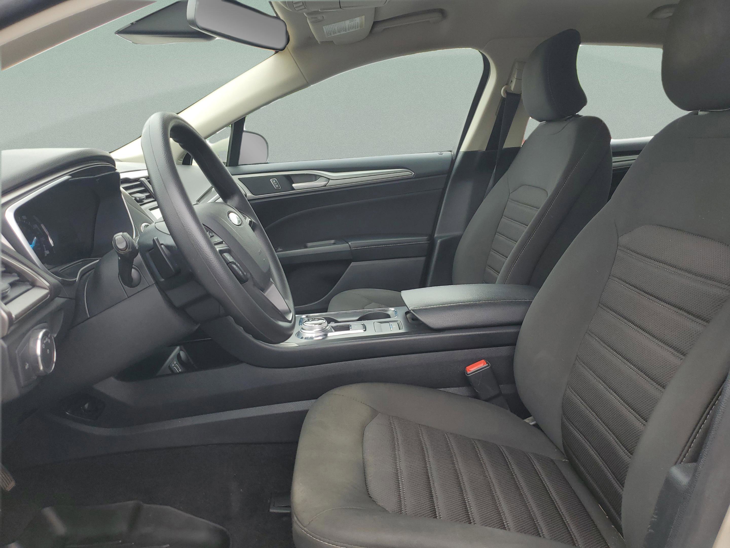 Certified 2019 Ford Fusion SE FWD image 10