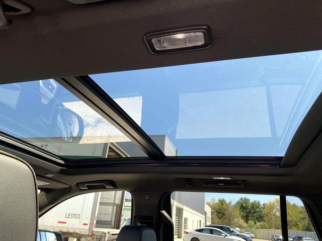 Used 2022 Chevrolet Tahoe High Country AWD/4WD image 13