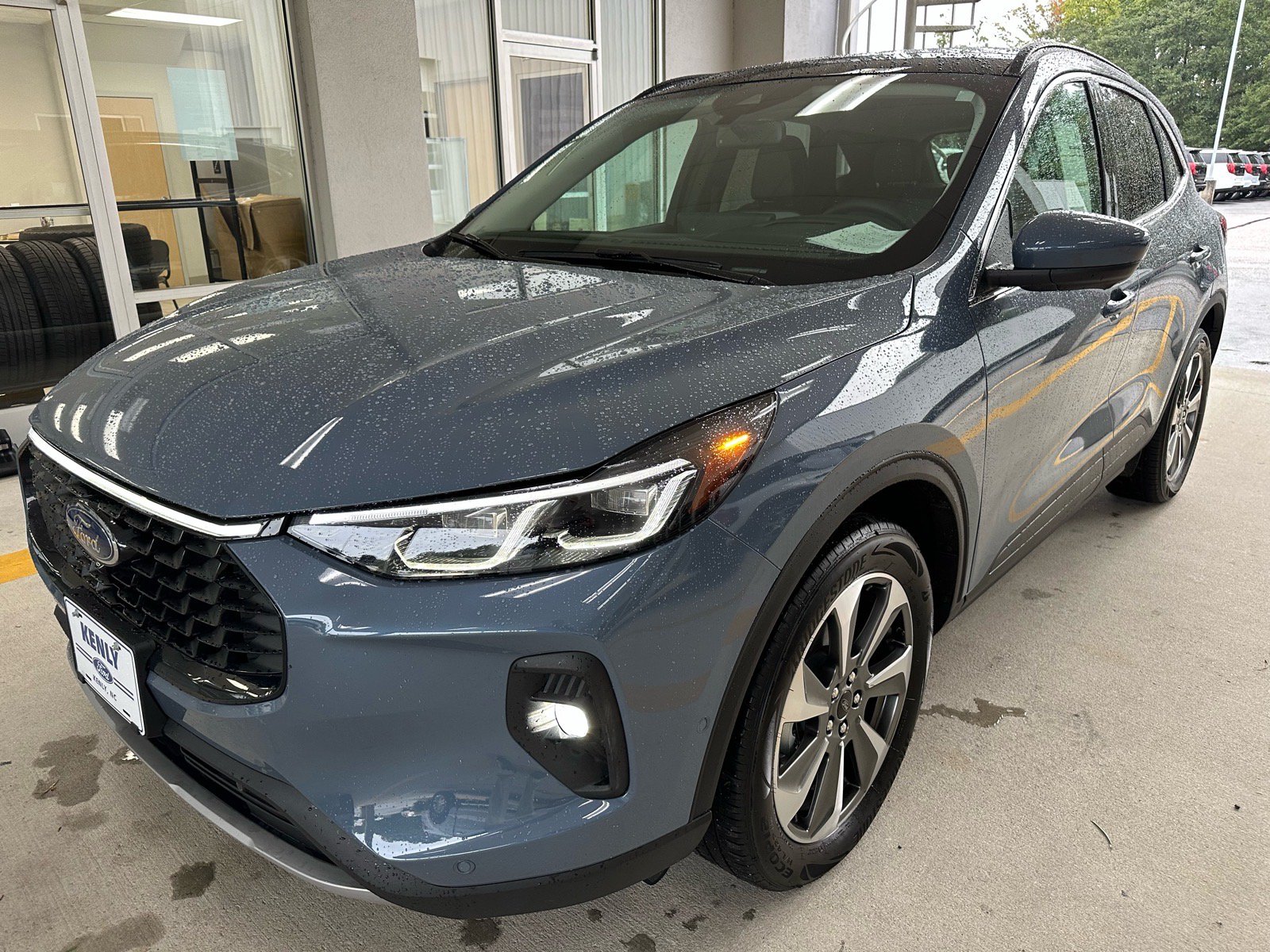 Certified 2024 Ford Escape Platinum w/ Premium Technology Package AWD/4WD image 3