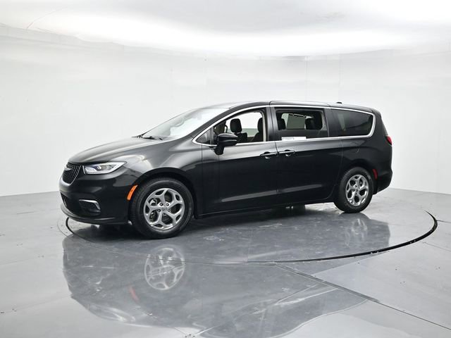 Used 2024 Chrysler Pacifica Limited image 5