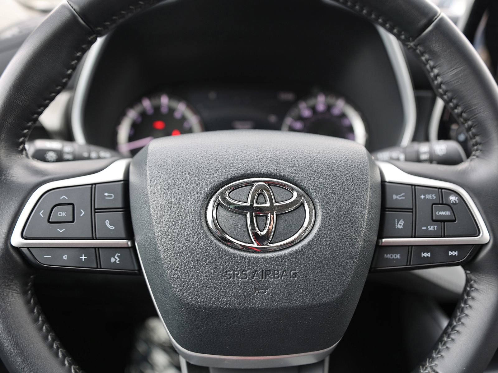 Used 2023 Toyota Highlander XLE AWD/4WD image 40