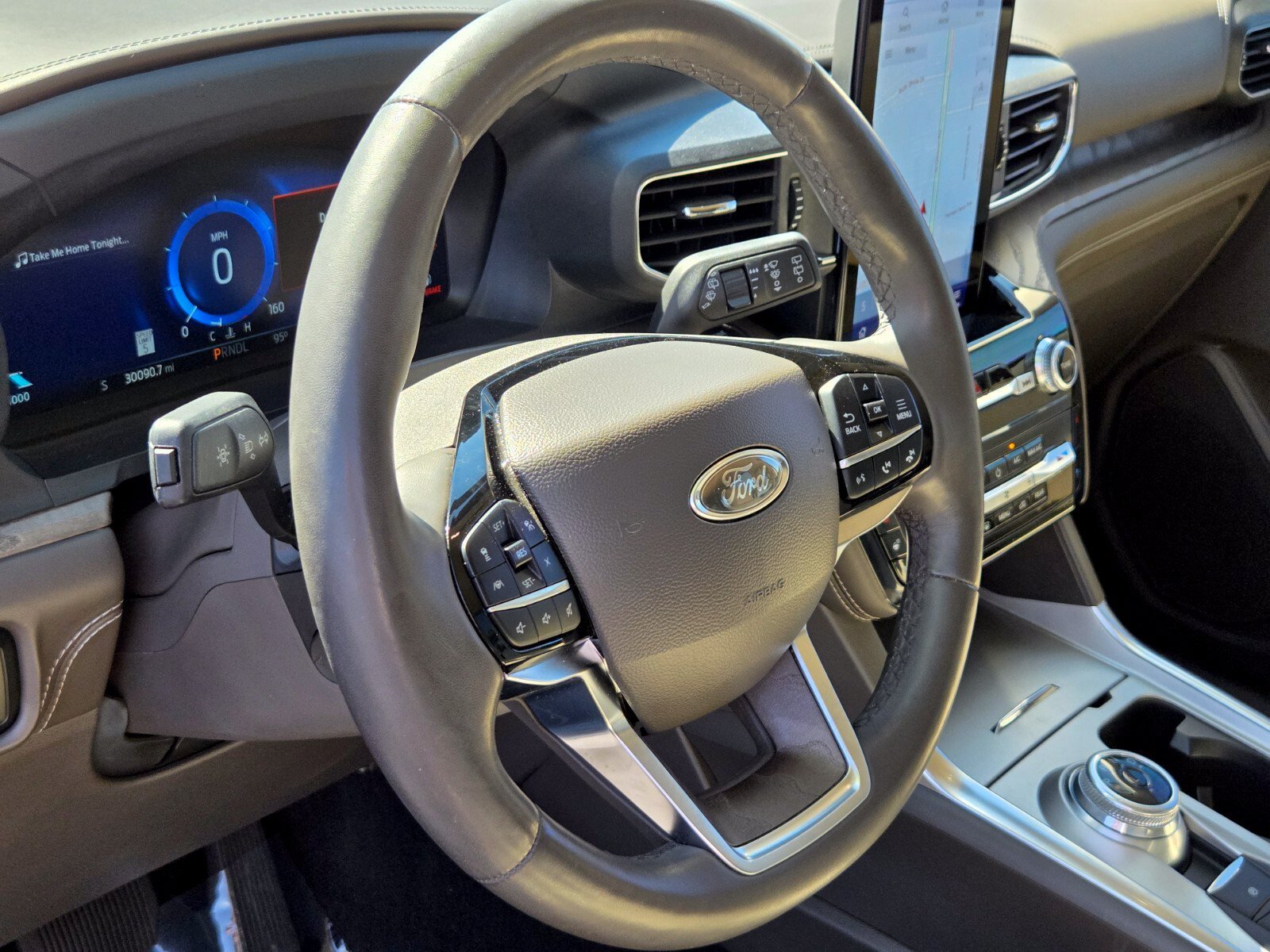 Certified 2023 Ford Explorer Platinum w/ Technology Package AWD/4WD image 19