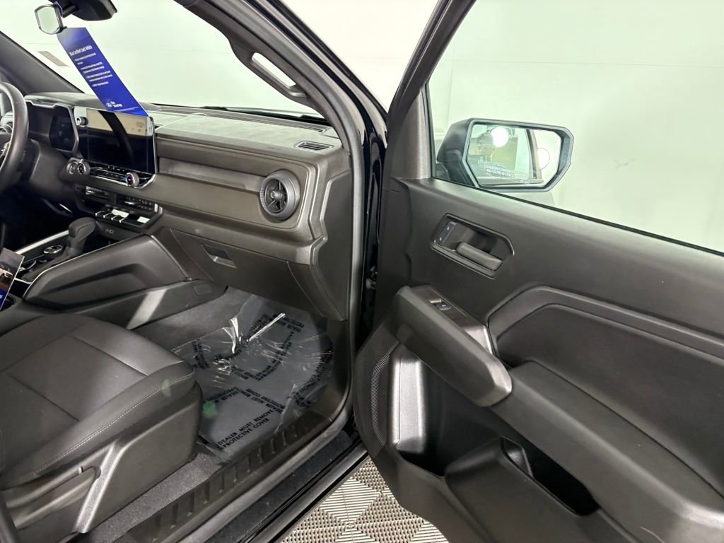 Used 2024 Chevrolet Colorado Trail Boss image 32