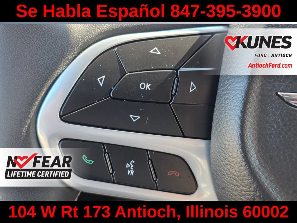 Used 2023 Chrysler Pacifica Touring-L FWD image 34