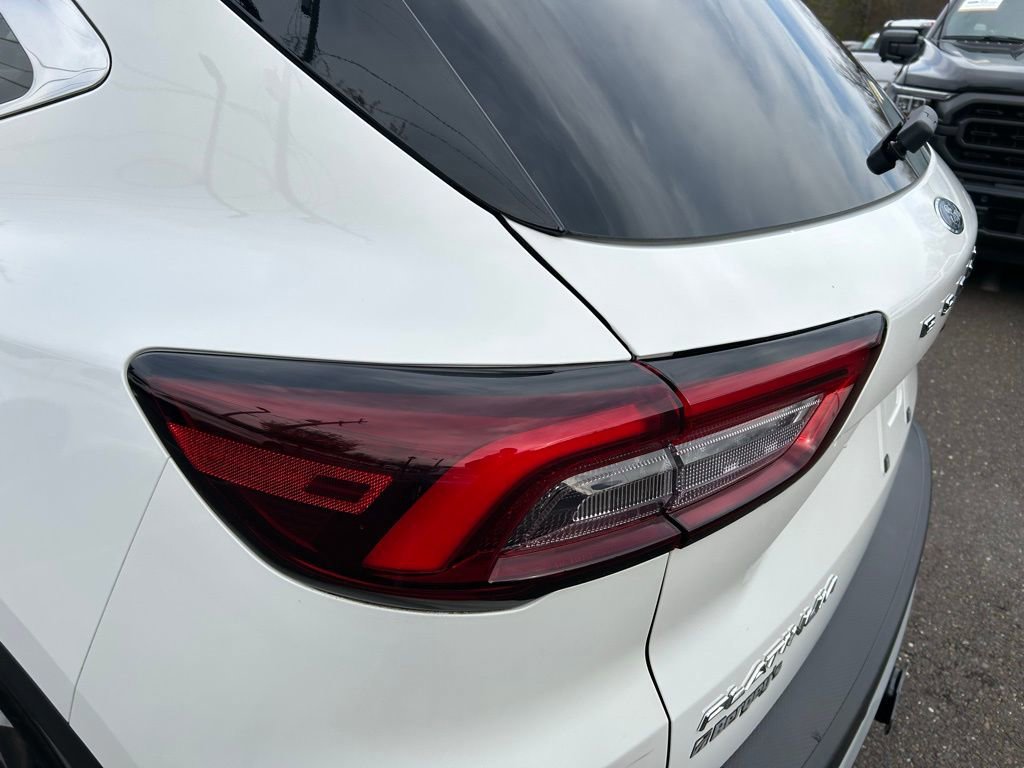 Certified 2023 Ford Escape Platinum w/ Premium Technology Package image 35