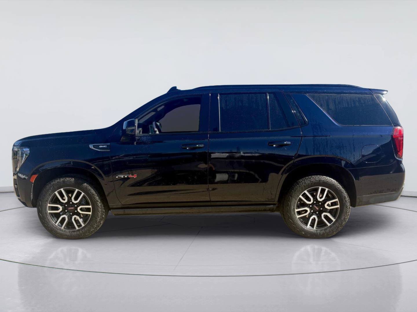 Used 2024 GMC Yukon AT4 w/ AT4 Premium Package AWD/4WD image 6