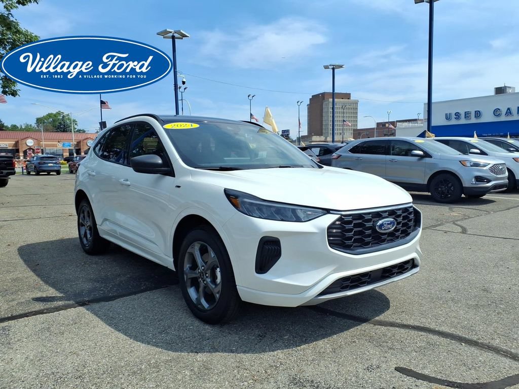 Certified 2024 Ford Escape ST-Line w/ Tech Pack #1 AWD/4WD image 4