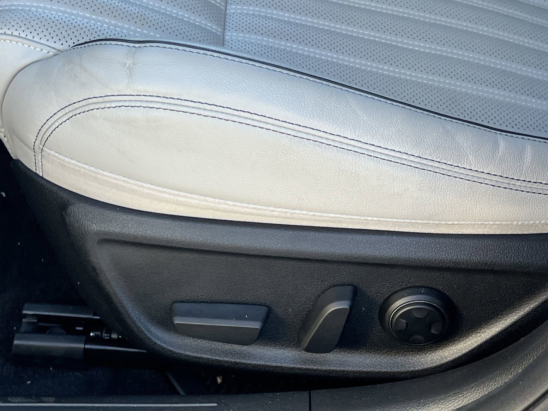 Used 2023 Genesis G70 2.0T w/ Sport Prestige Package image 17