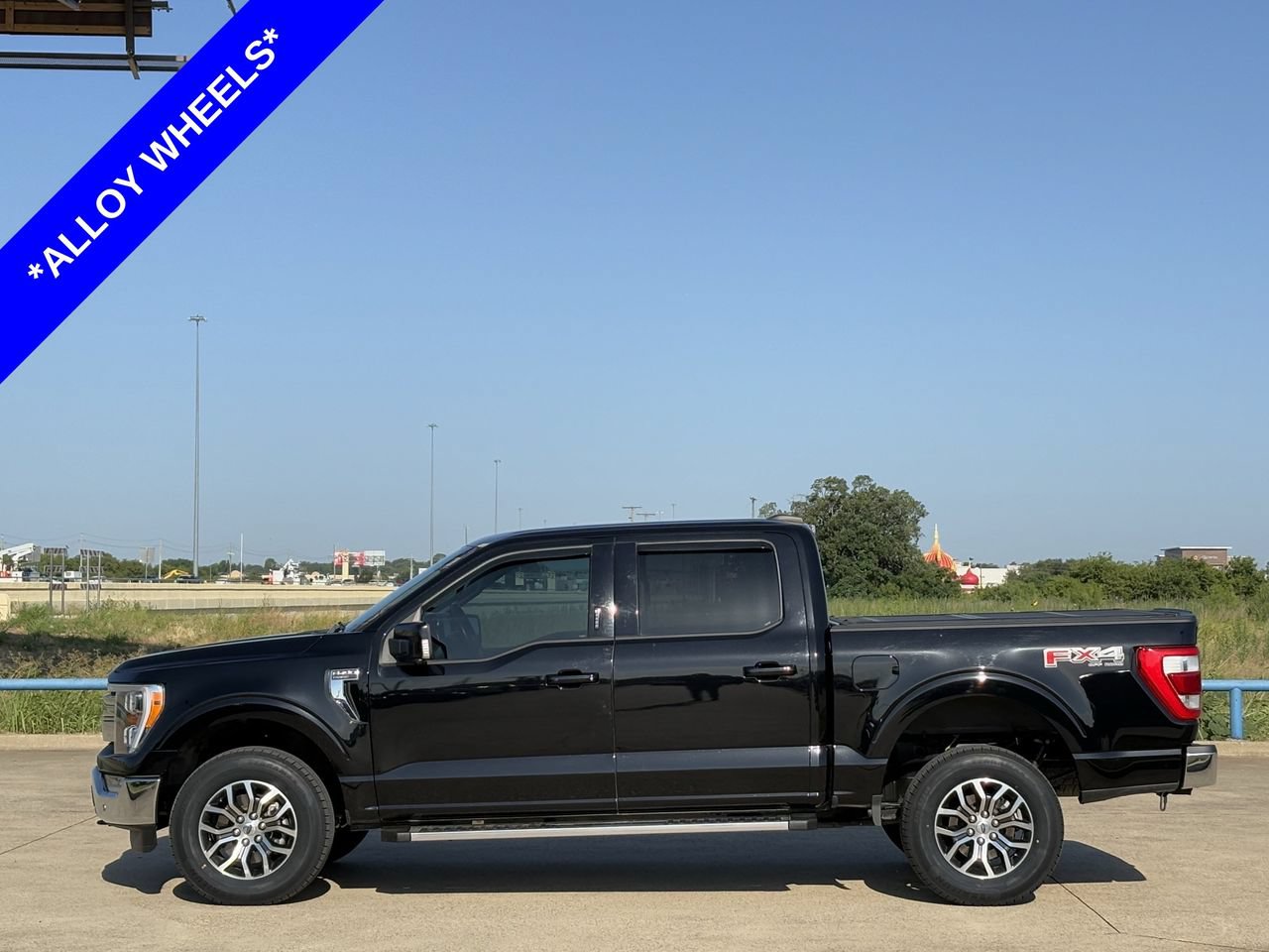 Certified 2022 Ford F150 Lariat w/ FX4 Off-Road Package AWD/4WD image 3