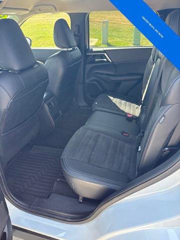 Used 2024 Mitsubishi Outlander SE AWD/4WD image 14