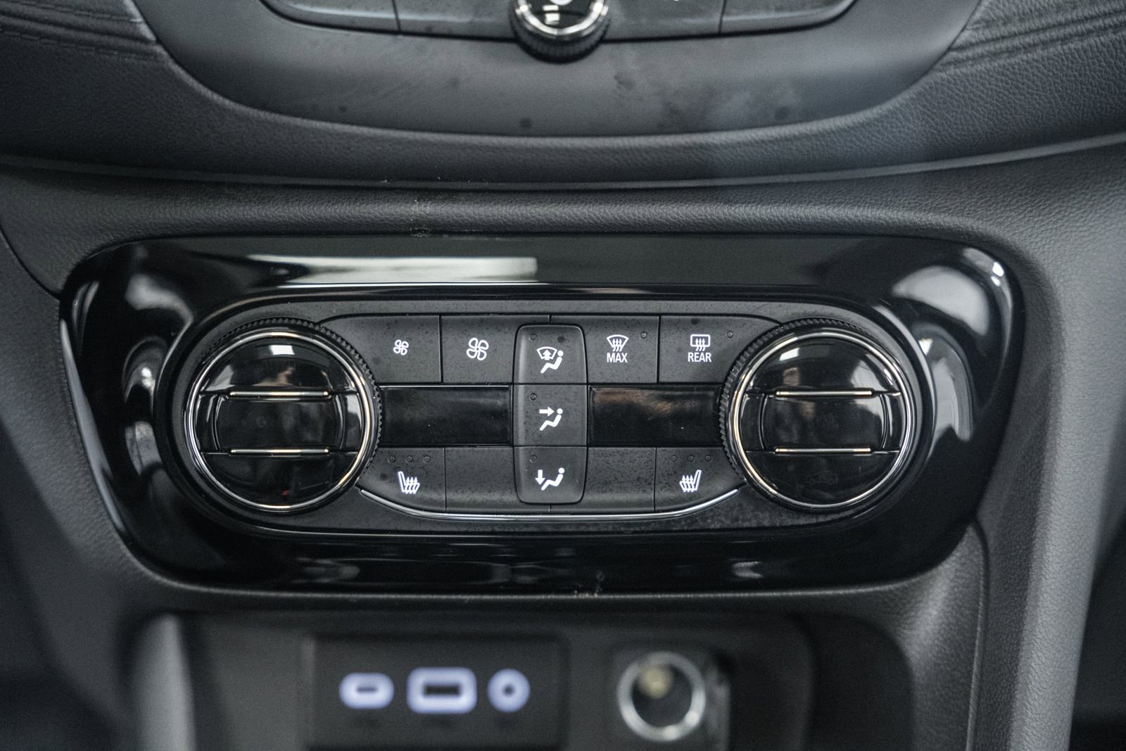 Used 2023 Buick Encore GX Essence w/ Experience Buick Package image 29