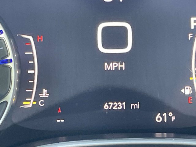 Used 2024 Chrysler Pacifica Touring-L FWD image 19