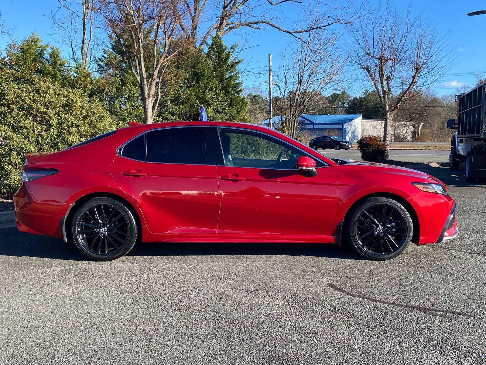 Used 2022 Toyota Camry XSE image 3