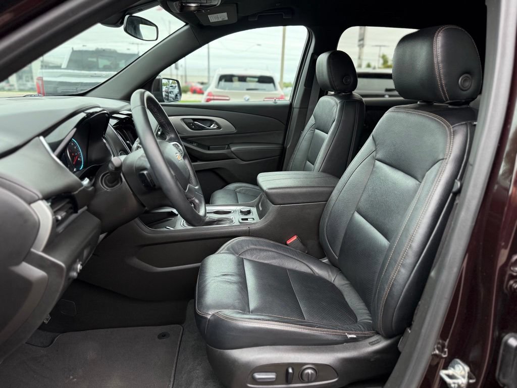 Used 2023 Chevrolet Traverse LT AWD/4WD image 12