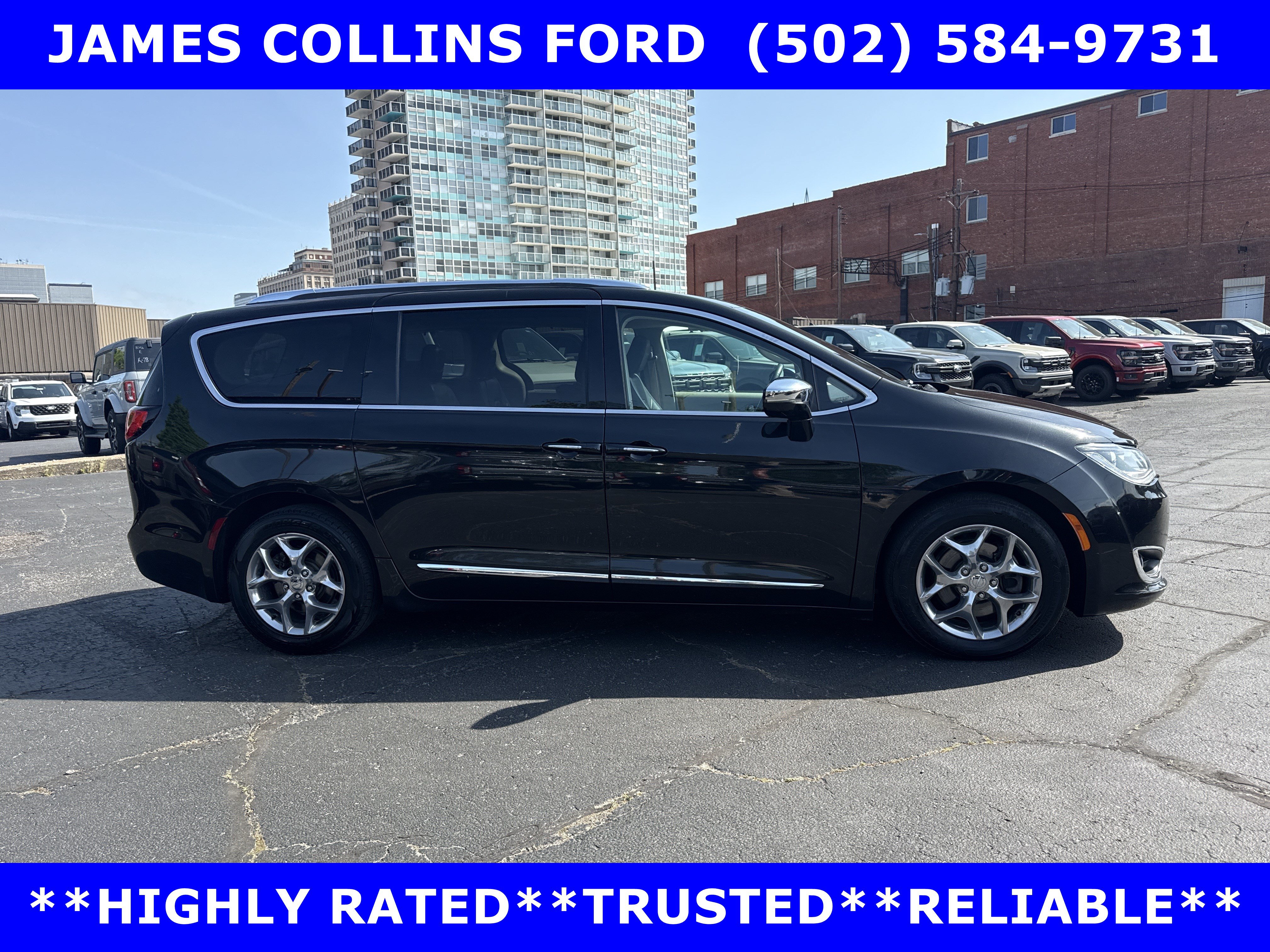 Used 2018 Chrysler Pacifica Limited FWD image 2