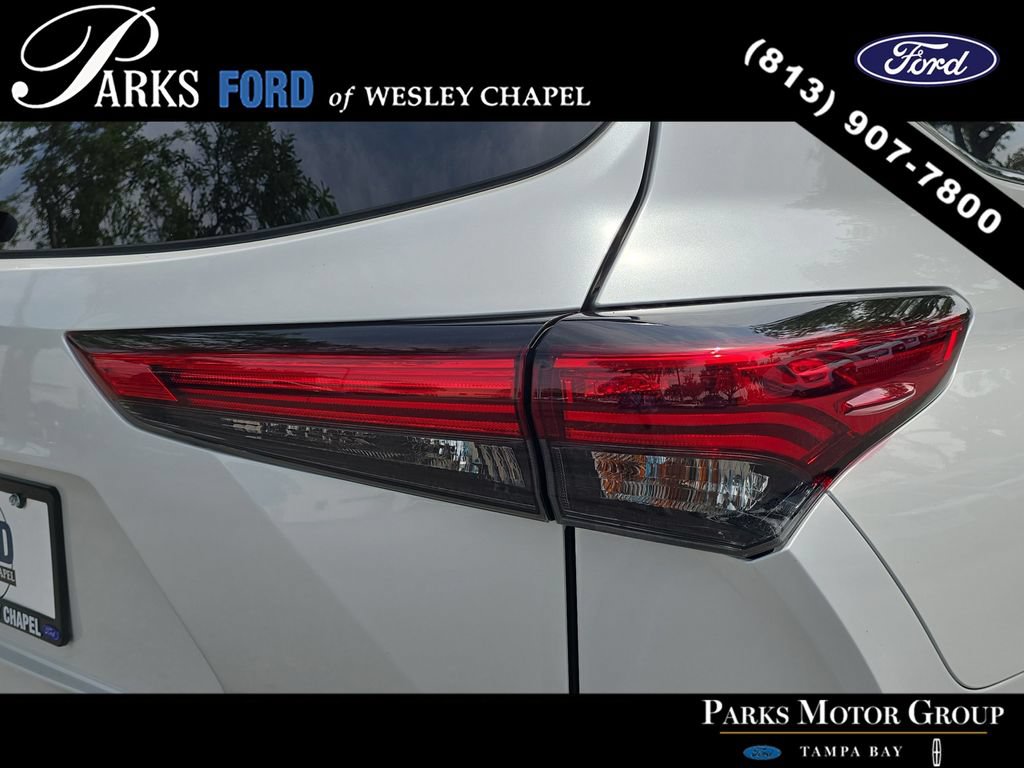Used 2022 Toyota Highlander XLE FWD image 7