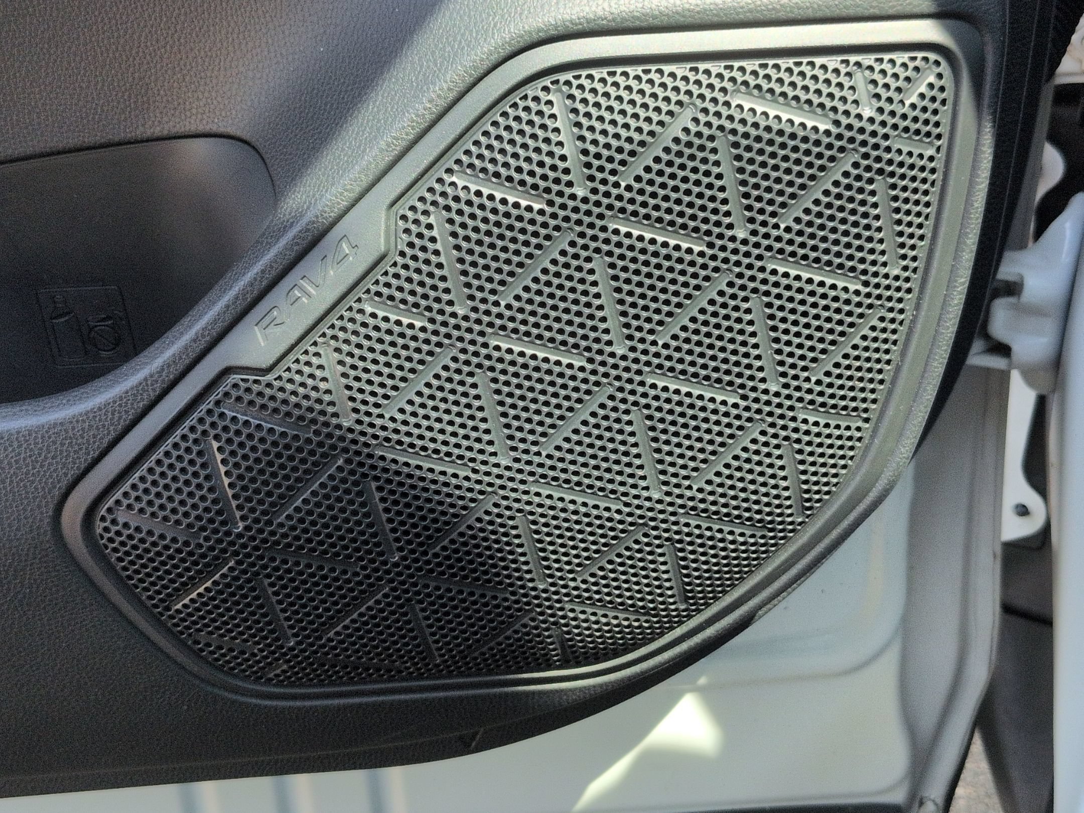 Used 2019 Toyota RAV4 XLE FWD image 15