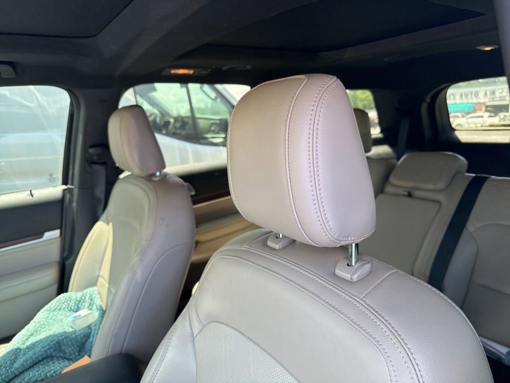 Certified 2018 Ford Explorer Limited FWD image 7