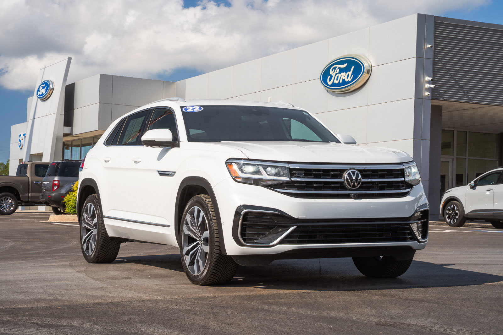 Used 2022 Volkswagen Atlas Cross Sport SEL Premium R-Line AWD/4WD image 1