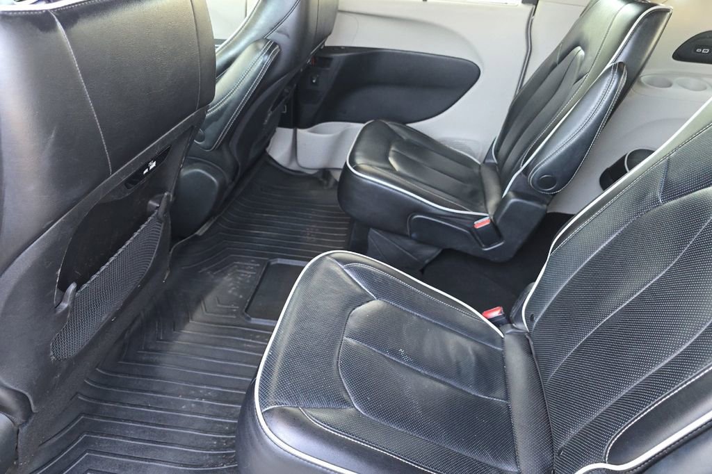 Used 2023 Chrysler Pacifica Limited FWD image 11