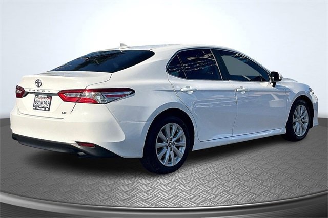 Used 2019 Toyota Camry LE image 4