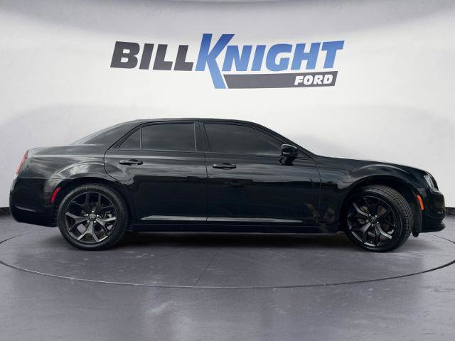 Used 2022 Chrysler 300 S w/ Comfort Group RWD image 7